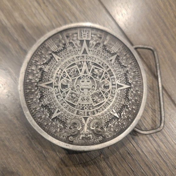 New Aztec calendar belt buckle approximately 3.5". Message me with your choice - Picture 6 of 10